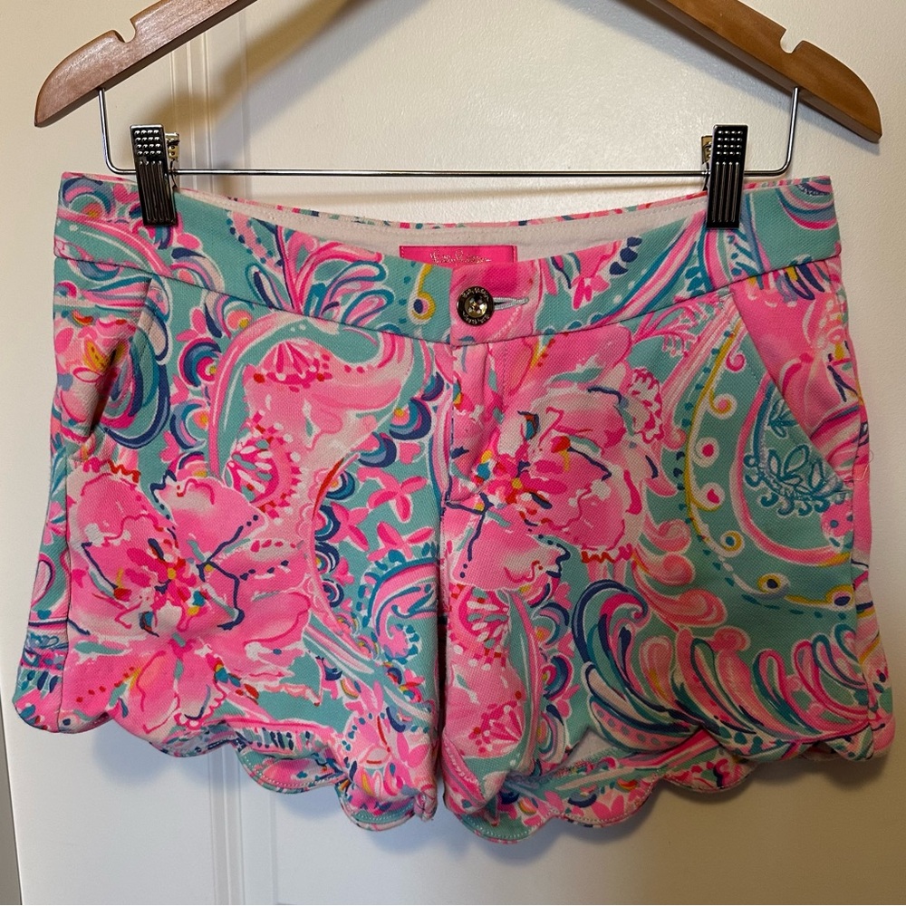 Lilly Pulitzer size 4 Pink and Blue Shorts. Scallop hem